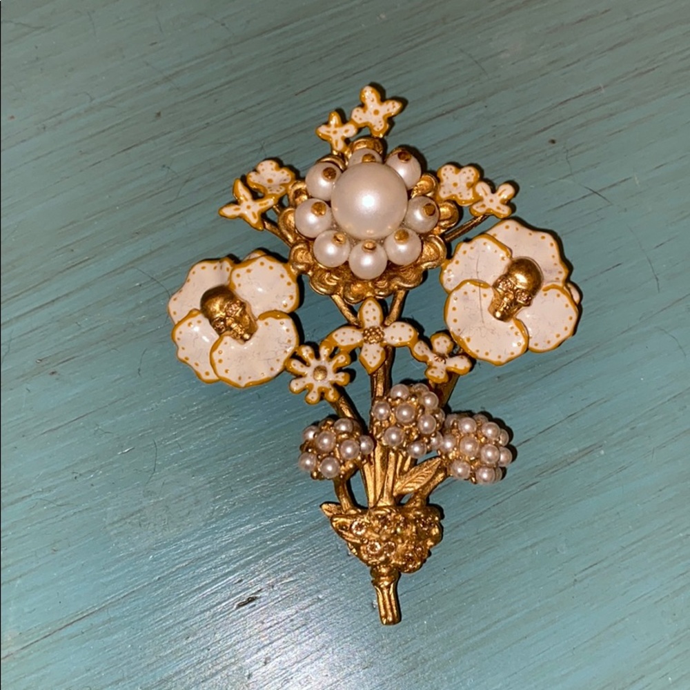 Vintage Alexander McQueen Brooch❤️